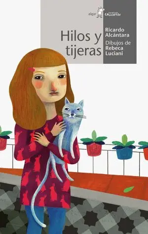 CALCETIN BLANCO. HILOS Y TIJERAS