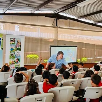 Actividad 1 de autores nacionales en Colegio Decroly Americano por mes patrio 11 septiembre 2025
